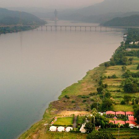 Riverview Tent Resort Kevadia Bagian luar foto