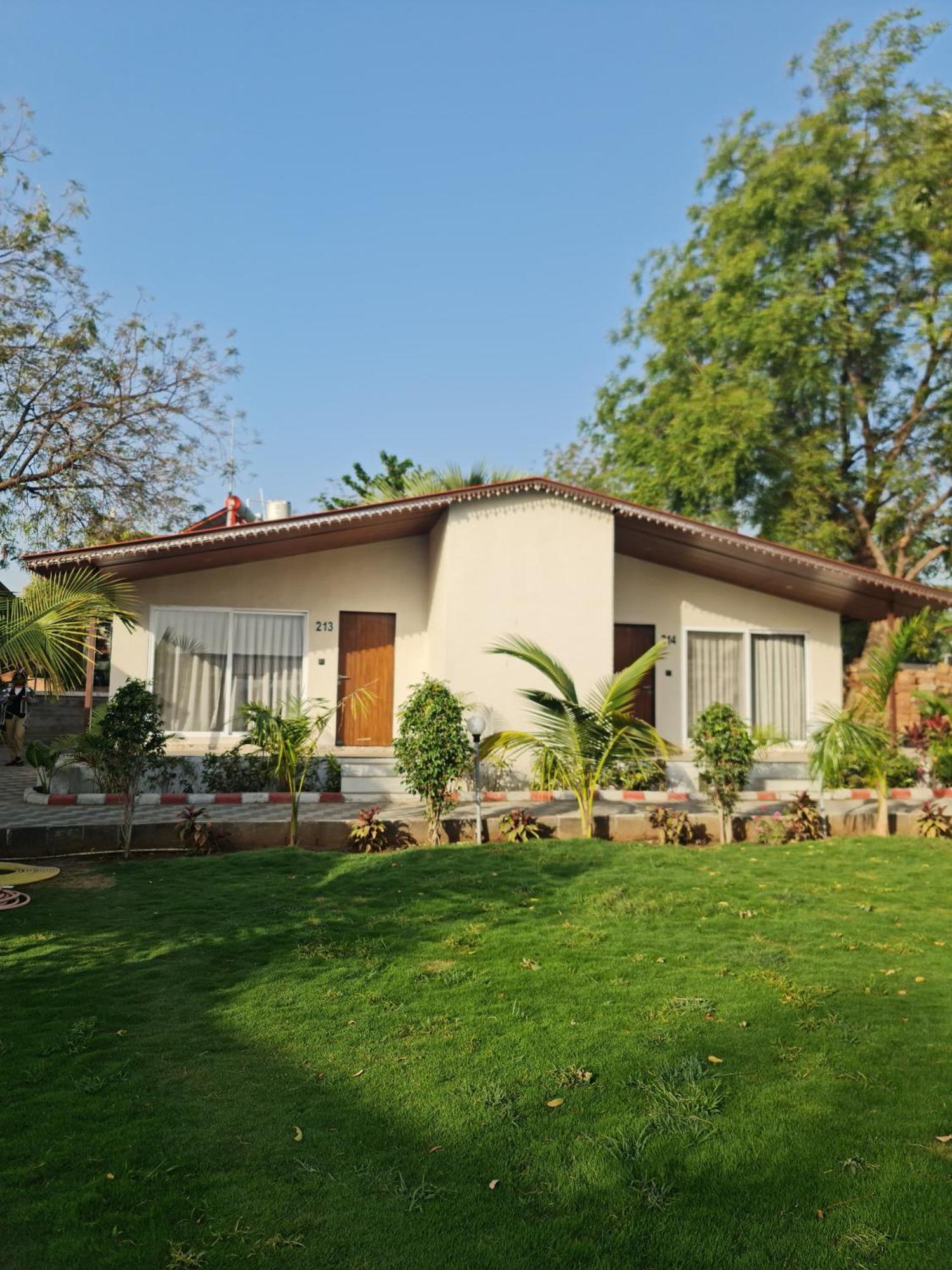 Riverview Tent Resort Kevadia Bagian luar foto