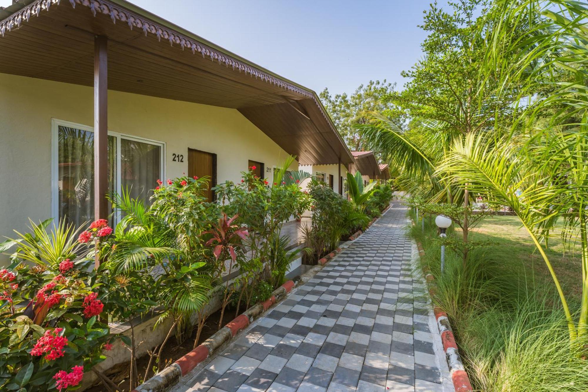Riverview Tent Resort Kevadia Bagian luar foto