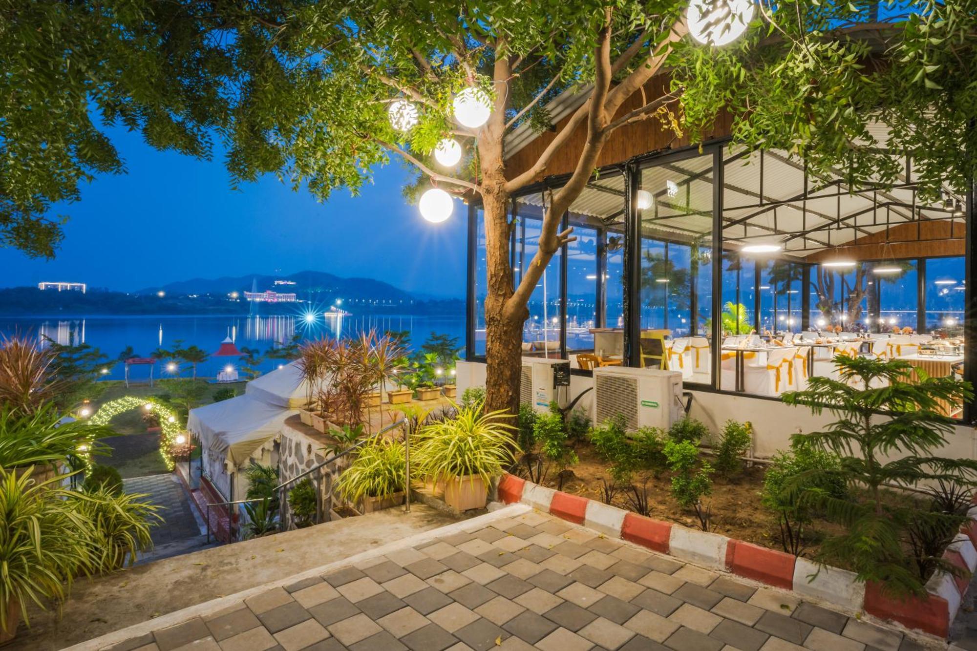 Riverview Tent Resort Kevadia Bagian luar foto