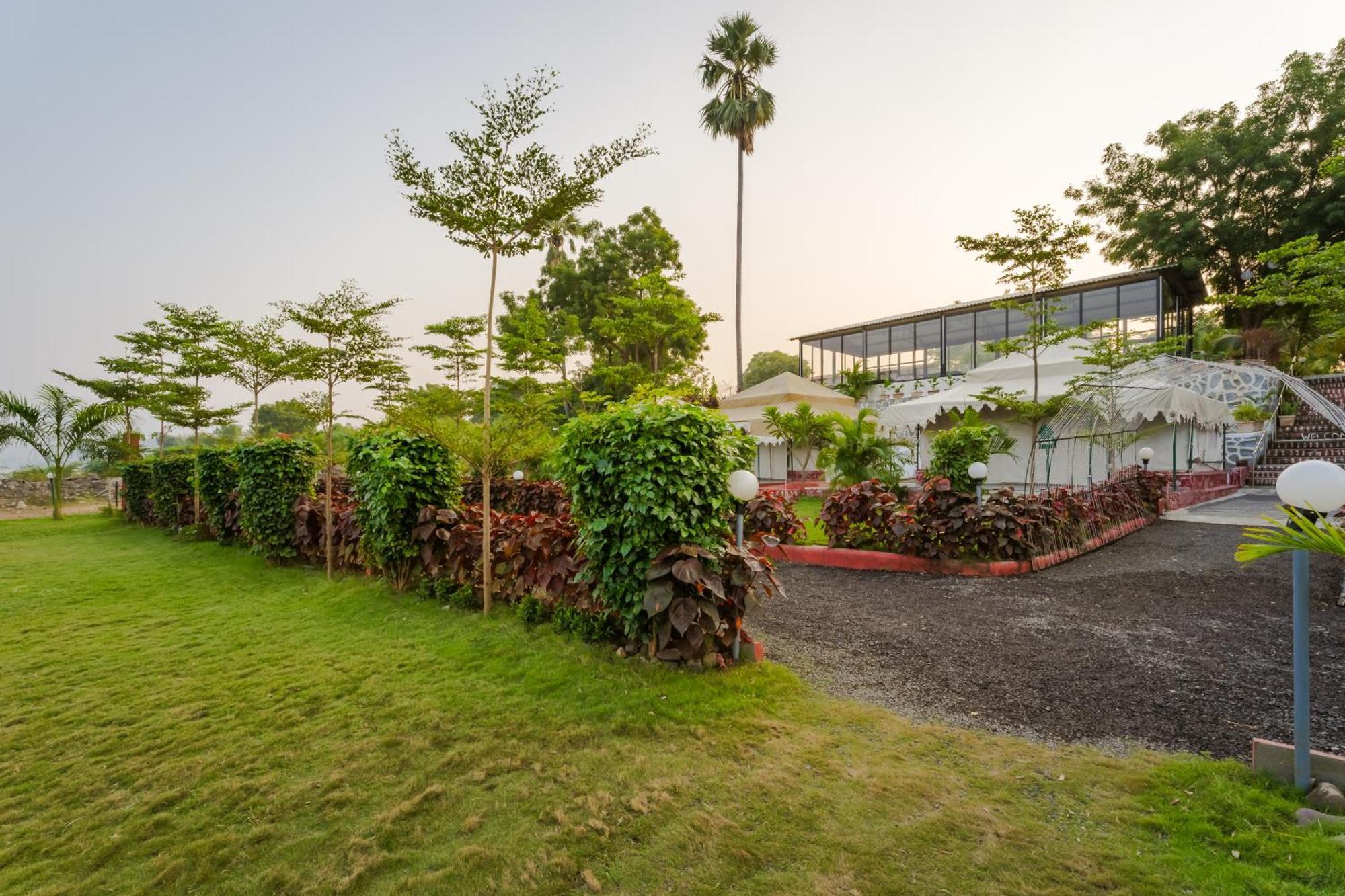Riverview Tent Resort Kevadia Bagian luar foto