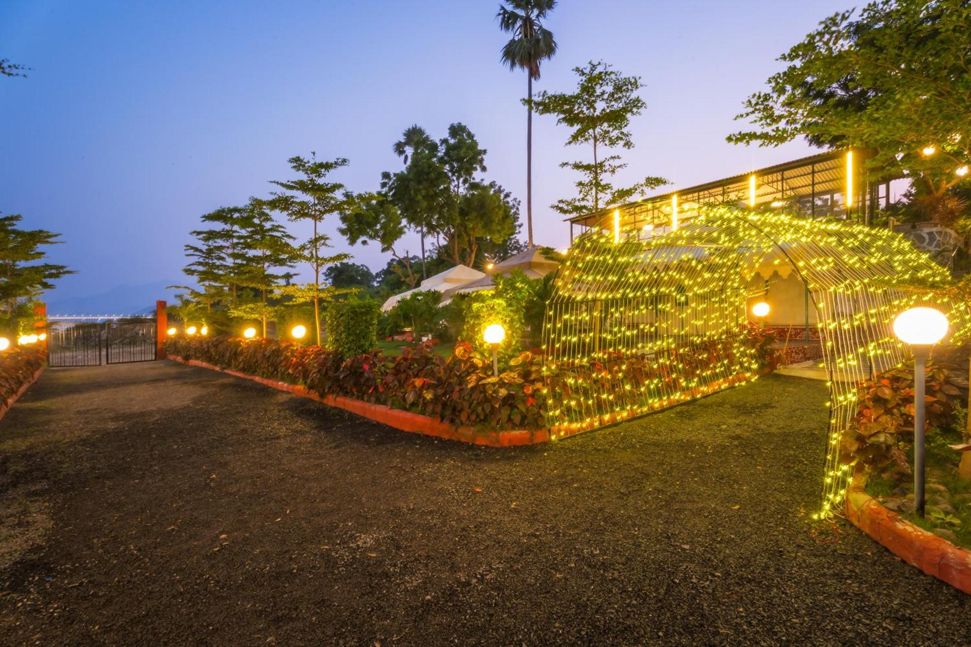 Riverview Tent Resort Kevadia Bagian luar foto