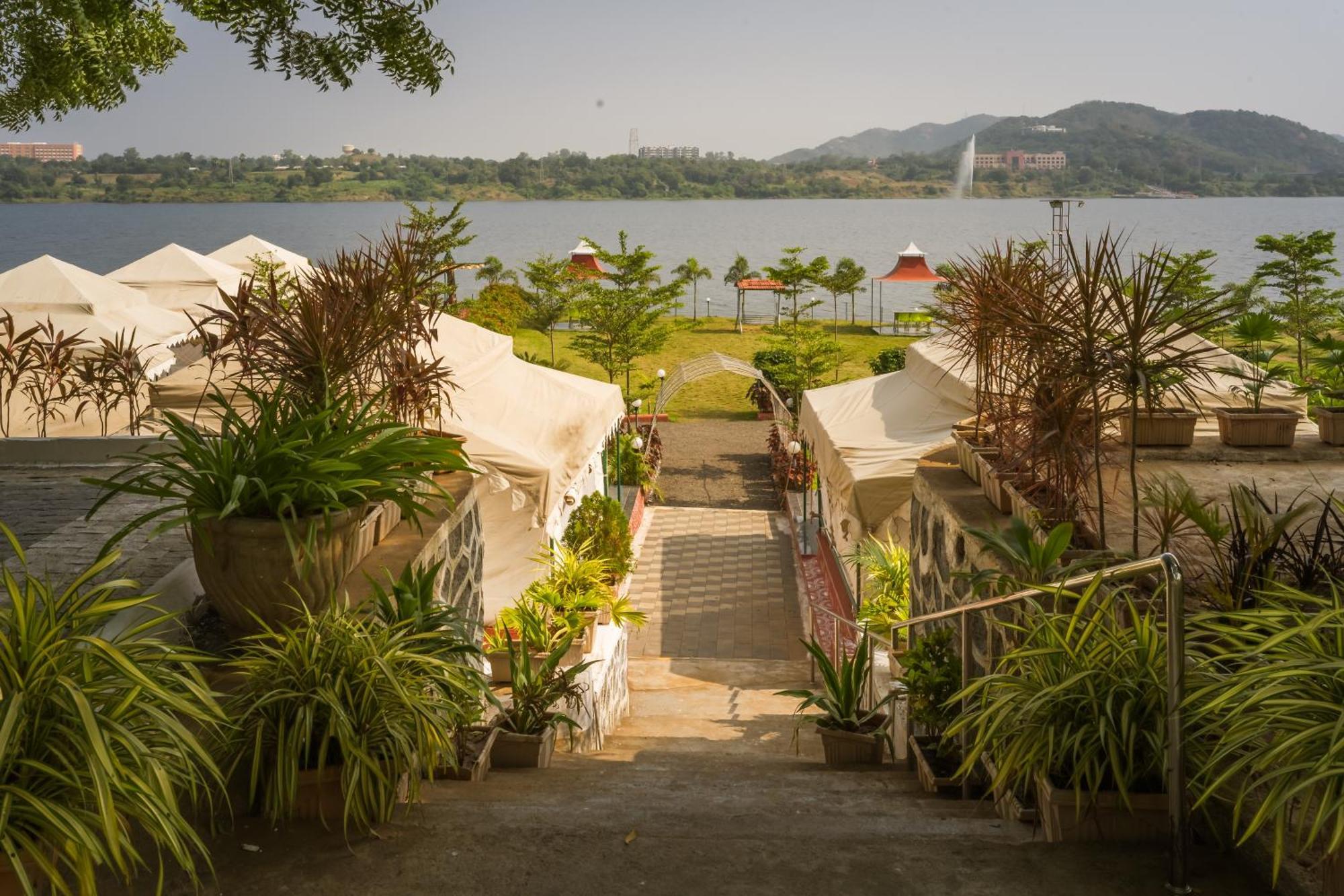 Riverview Tent Resort Kevadia Bagian luar foto