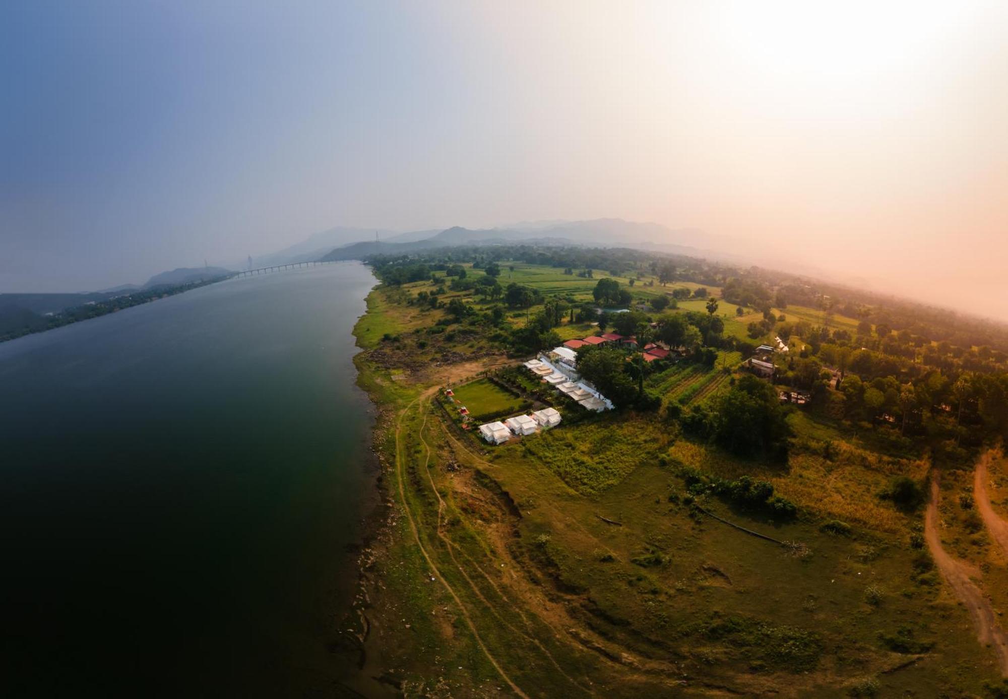 Riverview Tent Resort Kevadia Bagian luar foto