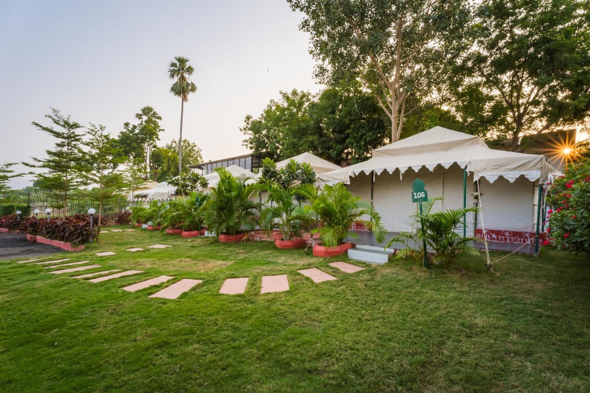 Riverview Tent Resort Kevadia Bagian luar foto